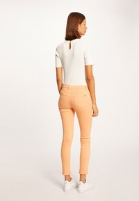 Morgan PETRA - Vaqueros slim fit - light orange