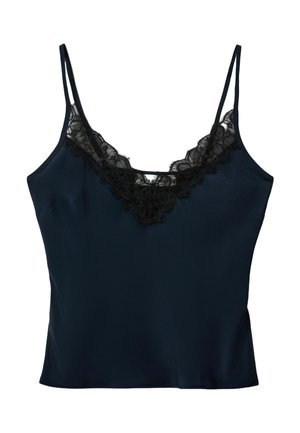 Camiseta de satén azul marino con tirantes finos y un borde de encaje negro a lo largo del escote en V, con una textura suave y un diseño minimalista.