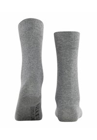 Chaussettes en coton grises avec une texture lisse, hauteur mi-mollet et pointe renforcée. Présente un logo imprimé sur la semelle.