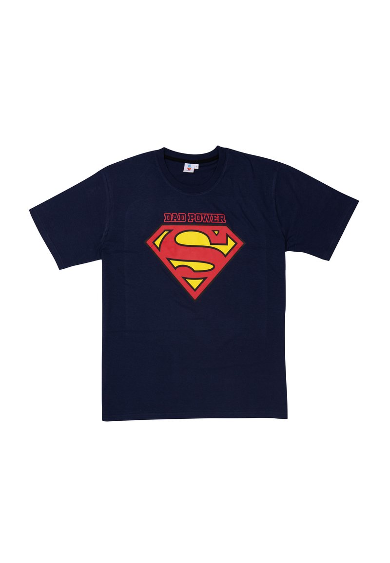 Maglietta in cotone blu navy con un grande emblema rosso e giallo di Superman e il testo "DAD POWER" sopra in rosso. Maniche corte, design a collo rotondo.