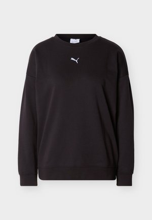 Svart crewneck-genser med lange ermer og liten hvit Puma-logo midt på brystet.