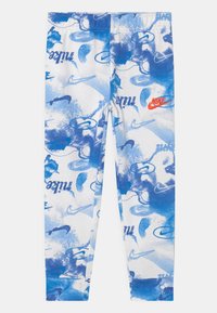 Modré a bílé legíny s barevným vzorem a různými logy Nike. Vyrobené z měkké tkaniny s přiléhavým střihem a elastickým pasem.