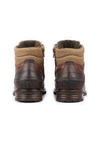 Botas de tobillo de cuero marrón con parte superior de textil beige, cremalleras laterales, acabado texturizado y cuello acolchado. Suelas de goma resistentes.