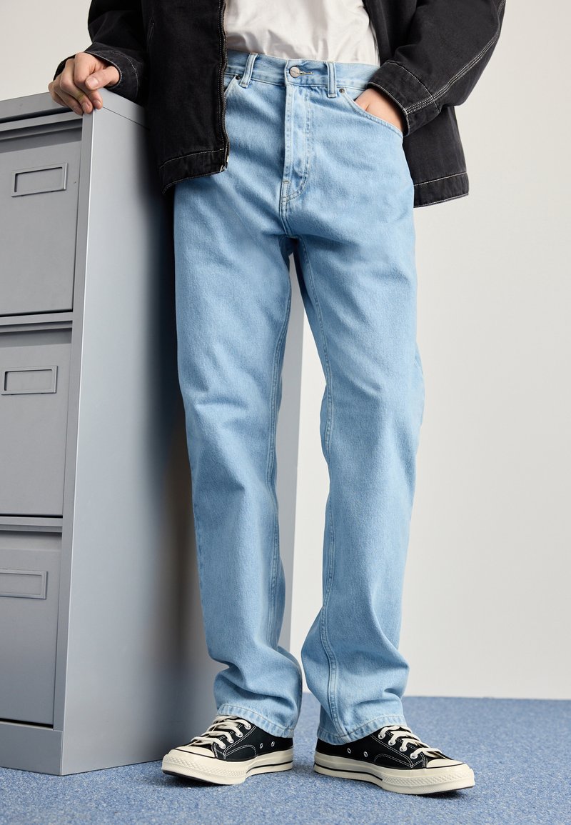 Carhartt WIP - NOLAN PANT - Vaqueros boyfriend - blue bleached, Ampliar