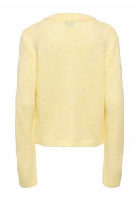 Dzeltena adīta kardigana ar krokotu dizainu, garām piedurknēm un fakturētu audumu. Tam ir apaļa kakla izgriezums un ribota apakša.