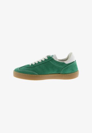 Grüne Wildledersneaker mit weißen Akzenten, Gummisohle und kontrastierenden Nähten. Verfügt über eine abgerundete Zehenpartie und ein Schnürdesign.