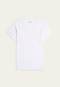 Witte t-shirt gemaakt van glad katoen. Heeft een ronde halslijn en korte mouwen. Eenvoudig ontwerp zonder patronen of accenten.