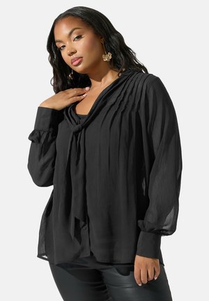 Blusa nera realizzata in tessuto leggero, con design plissettato, maniche lunghe con polsini abbottonati e dettaglio con fiocco nella scollatura.