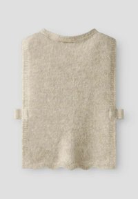 Pullover beige lavorato a maglia con scollo rotondo e orlo ondulato. Presenta fessure laterali con piccoli anelli di tessuto per la chiusura. Finitura testurizzata.