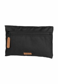 Pochette en tissu noir avec une surface texturée, dotée d'un zip en cuir tan contrastant et d'un petit patch logo sur le devant.
