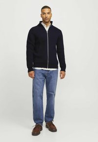 R.D.D. ROYAL DENIM DIVISION EINFARBIG  - Strickjacke - salute