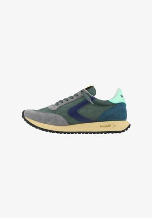 Sneaker con tomaia in suede verde e grigia, accenti blu, lacci grigi e un contraforte del tallone verde menta; presenta una suola in gomma nera testurizzata.