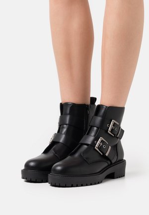 Cowboy/biker ankle boot - black
