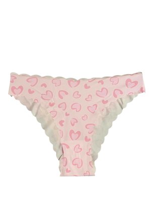 Różowe bezszwowe stringi z falbankowymi brzegami i wzorem różnych rozmiarów ciemnoróżowych serc.