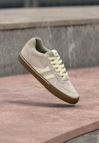 Ei valittu, grey/tobacco