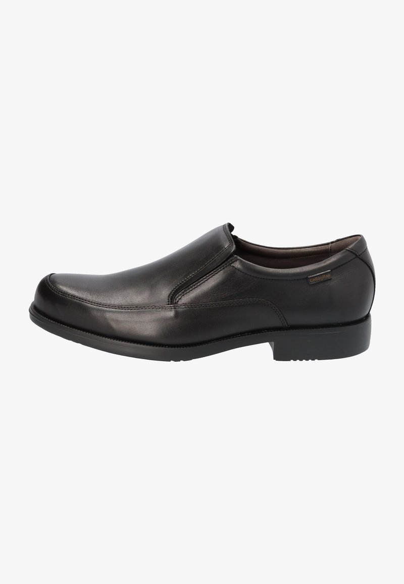 Zapato negro tipo slip-on hecho de piel suave. Presenta un diseño elegante con una puntera ligeramente afilada y costuras mínimas. Suela de goma.