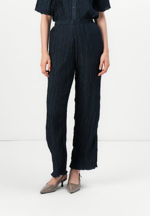 Selected Femme SLFELMA WIDE PLISSE PANT - Trousers - dark sapphire