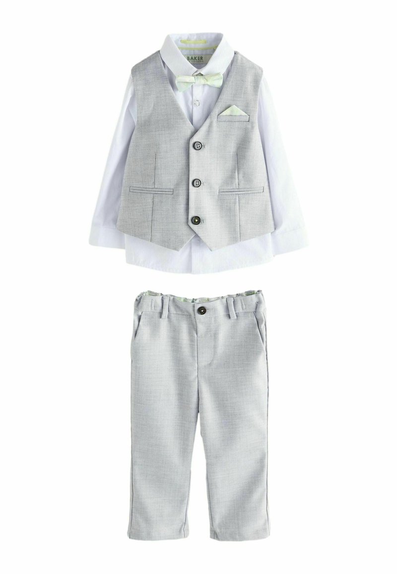 Grijze houndstooth vest met drie knopen, gecombineerd met een witte lange mouwen shirt en bijpassende grijze broek, inclusief bijpassende vlinderdasje en pochet.