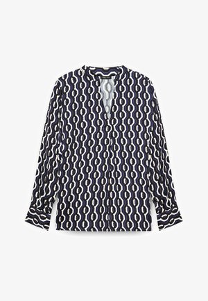 Bluzka z długim rękawem z geometrycznym wzorem w kolorach granatowym, białym i kremowym. Dekolt w serek, mankiety zapinane na guziki oraz lekka tkanina.