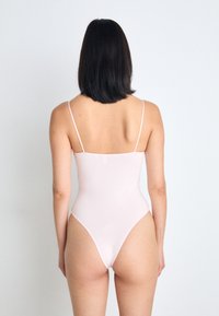 Guess CARRIE - Bodi - blushed bride