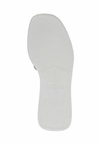 Semelle de chaussure en caoutchouc blanc, texturée avec un motif en losange et un logo de marque, affichant une forme lisse avec des bords arrondis.
