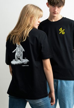 SÖRKKA POLAR BEAR BACKPRINT - Printtipaita - black