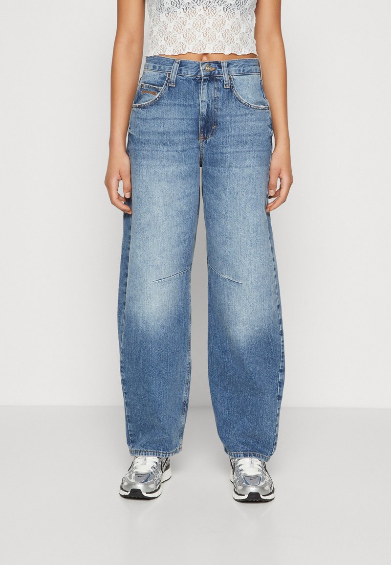 BDG Urban Outfitters BATTERED VINTAGE LOGAN - Platėjantys džinsai - blue