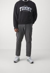 Tommy Jeans Sudadera - black