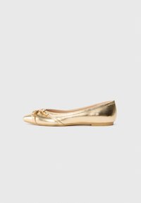 Unselected, gold