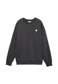 Temno siva majica s kapuco iz mehkega materiala, okroglega izreza, dolgimi rokavi in malim belim srcem na levem prsnem delu.