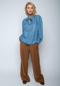 Emily van den Bergh Bluse - dark denim