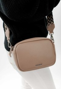 SURI FREY Borsa a tracolla - light brown