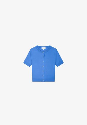 Kortachtig felblauw vest met ronde hals en zes knopen aan de voorkant, geribbelde manchetten en zoom, en een zichtbaar merkembleem binnenin de kraag.