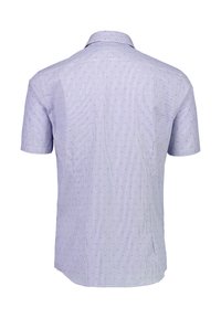 Camicia a maniche corte di colore viola chiaro con strisce verticali e piccoli pois rossi. Tessuto morbido, colletto standard e orlo curvo. Cuciture piatte notate.