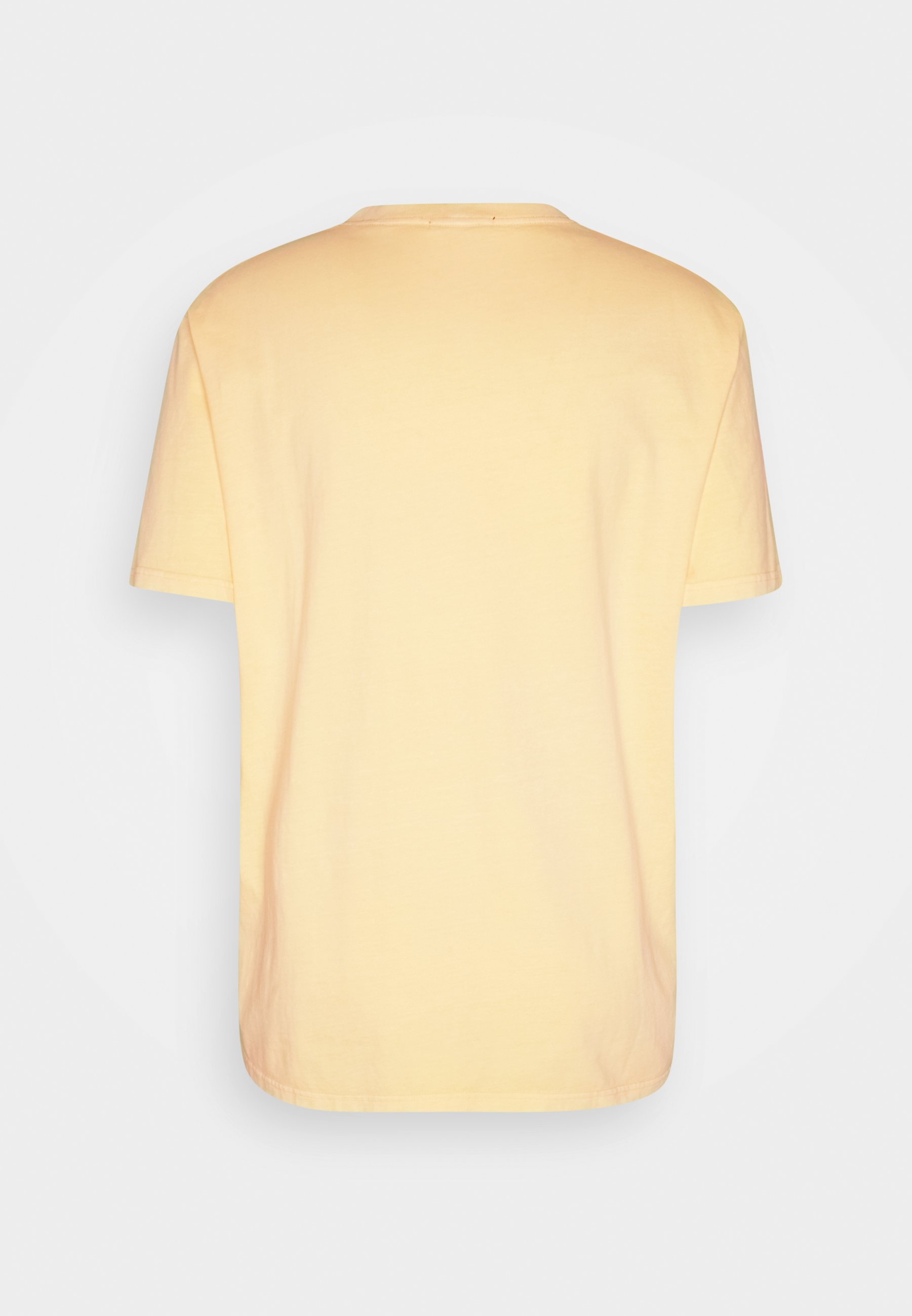 Closed одежда. Closed бренд одежды. Футболка бледно желтая. Closed одежда. Лого close.