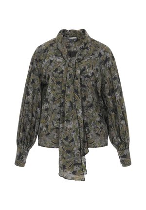 Blusa con estampado floral en verdes y grises, con un cuello con lazo, mangas largas y abullonadas, y una tela texturizada con un acabado ligeramente translúcido.