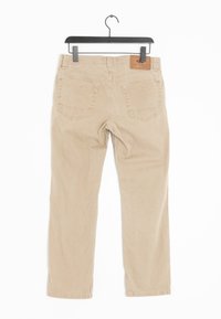 Pantalones de pana beige con un diseño de pierna recta, que cuentan con dos bolsillos traseros y una tela texturizada. Terminado con un parche de marca de cuero.
