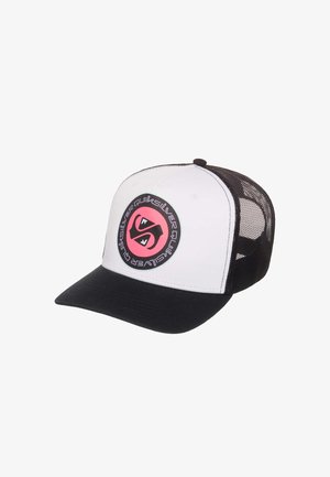Casquette trucker en maille blanche et noire avec une visière courbée et un logo circulaire Quiksilver rose et noir sur le panneau avant.