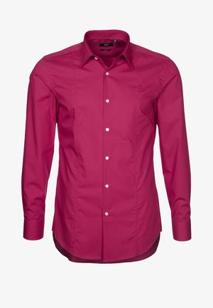 Figursydd skjorta med långa ärmar i livfullt rosa, tillverkad av en mjuk bomullsblandning. Har en klassisk krage och knappslå med sex vita knappar.