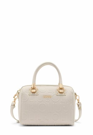 Borsa a mano bianca con texture e hardware dorato, caratterizzata da dettagli con logo embossato, doppi manici e una tracolla removibile.