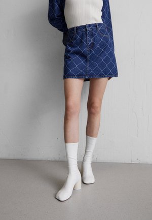 Ksenia Schnaider SKIRT WITH RABITZ - Denimová sukňa - medium blue