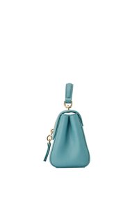 Petit sac à main en cuir texturé bleu sarcelle avec quincaillerie dorée et une courte anse en boucle, présenté de profil sur fond blanc.