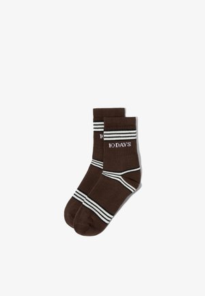 Chaussettes marron mi-mollet avec des rayures blanches et noires et le texte "10DAYS" sur le revers.