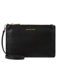 Sorte læder crossbody taske med tekstureret overflade, guld logo, lynlåslukning og aftagelig håndledsrem. Firkantet form, minimalisk design.