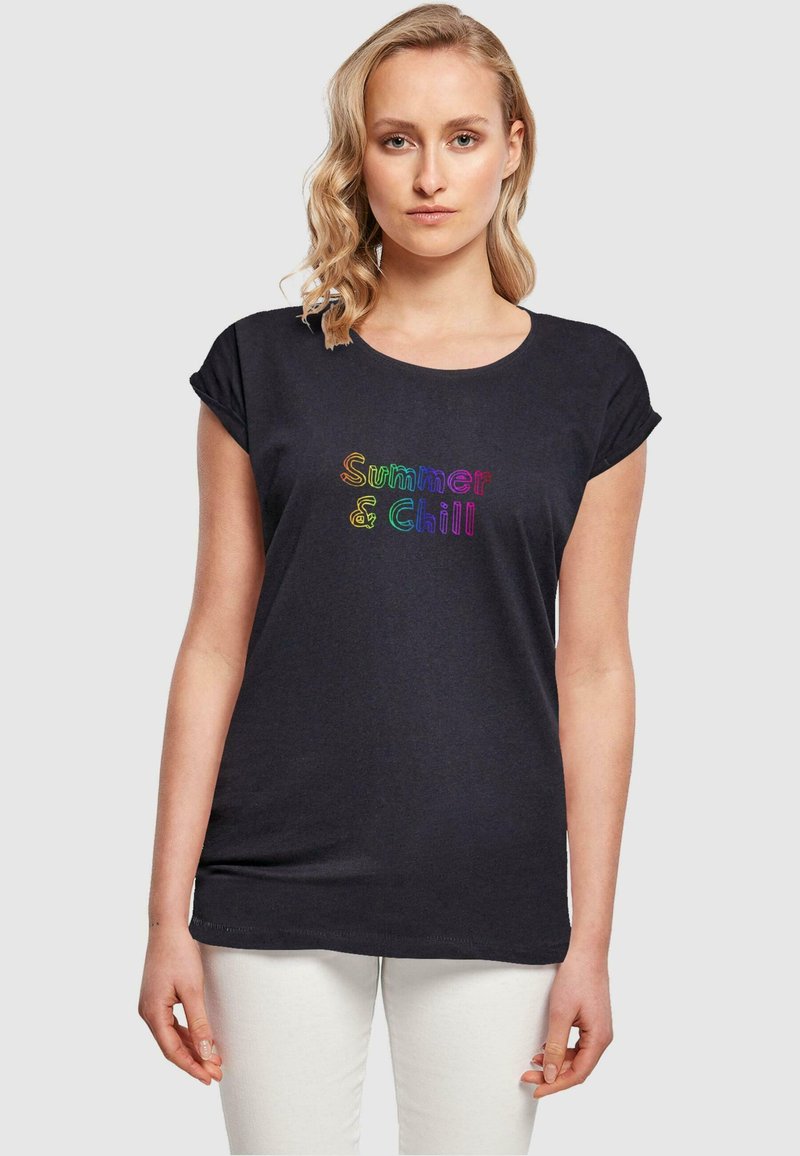 Merchcode SUMMER AND CHILL RAINBOW EXTENDED SHOULD - T-shirts print - navy