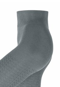Szare skarpetki wykonane z gładkiego materiału, z prążkowanym ściągaczem i teksturowaną, wzorzystą sekcją na kostce dla lepszego chwytu.