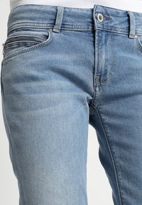 Pepe Jeans Vaqueros slim fit - bleached denim