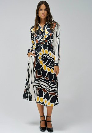 REGULAR - Vestido camisero - gelb