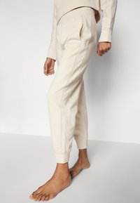 Calvin Klein Underwear FRENCH TERRY LOGOPANTS - Spodnji del pižame - sandshell