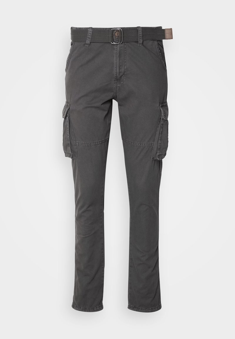 Pantalones cargo grises de corte recto, con una tela texturizada, pasadores para cinturón, bolsillos frontales y bolsillos laterales cargo.